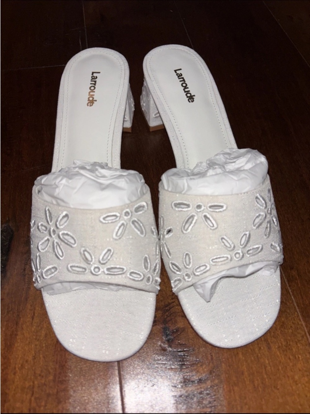 NEW Larroude "Brigitte" Wht Canvas Slides w/Embroidered Floral Cut Size 8.5